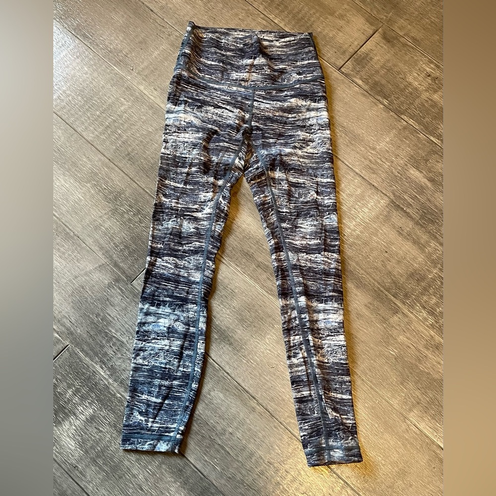 Lululemon Blue and White Leggings Size 4